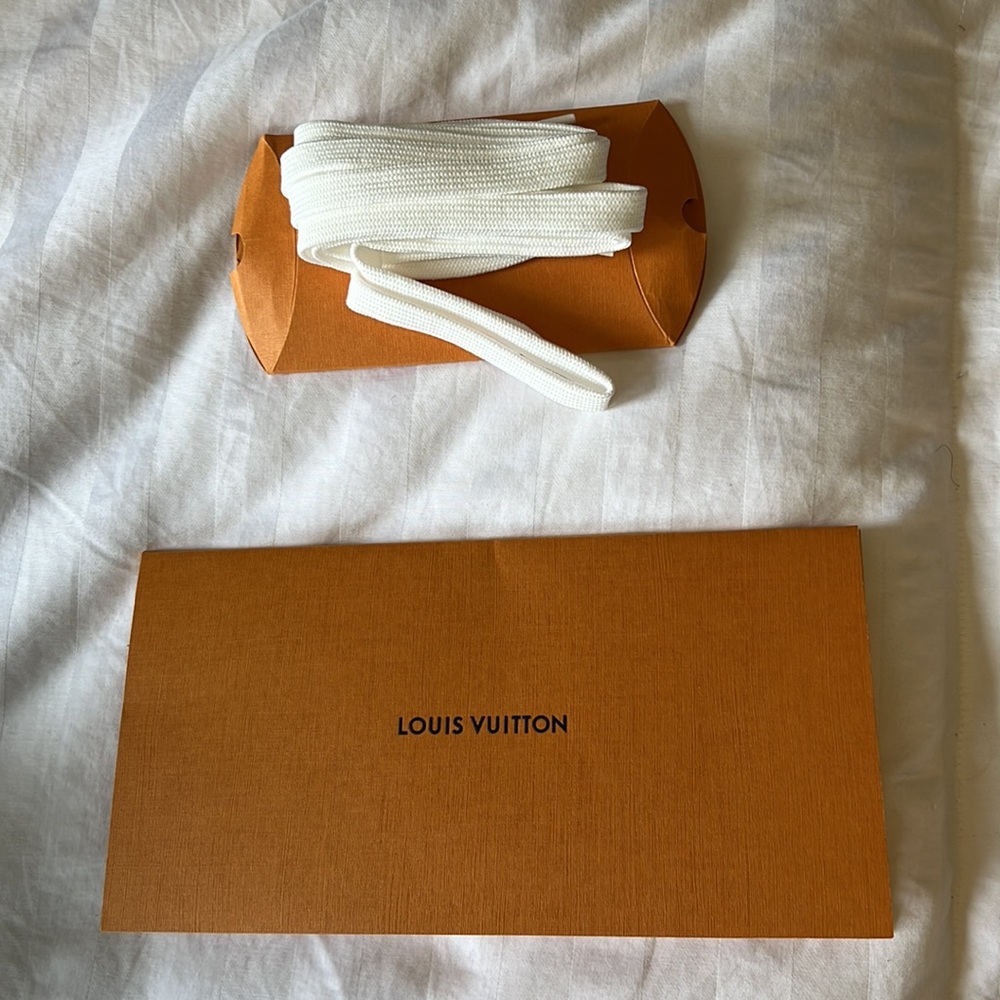 Brand new Louis Vuitton shoes. Size 10. White with gold accent. - Picture 2 of 9